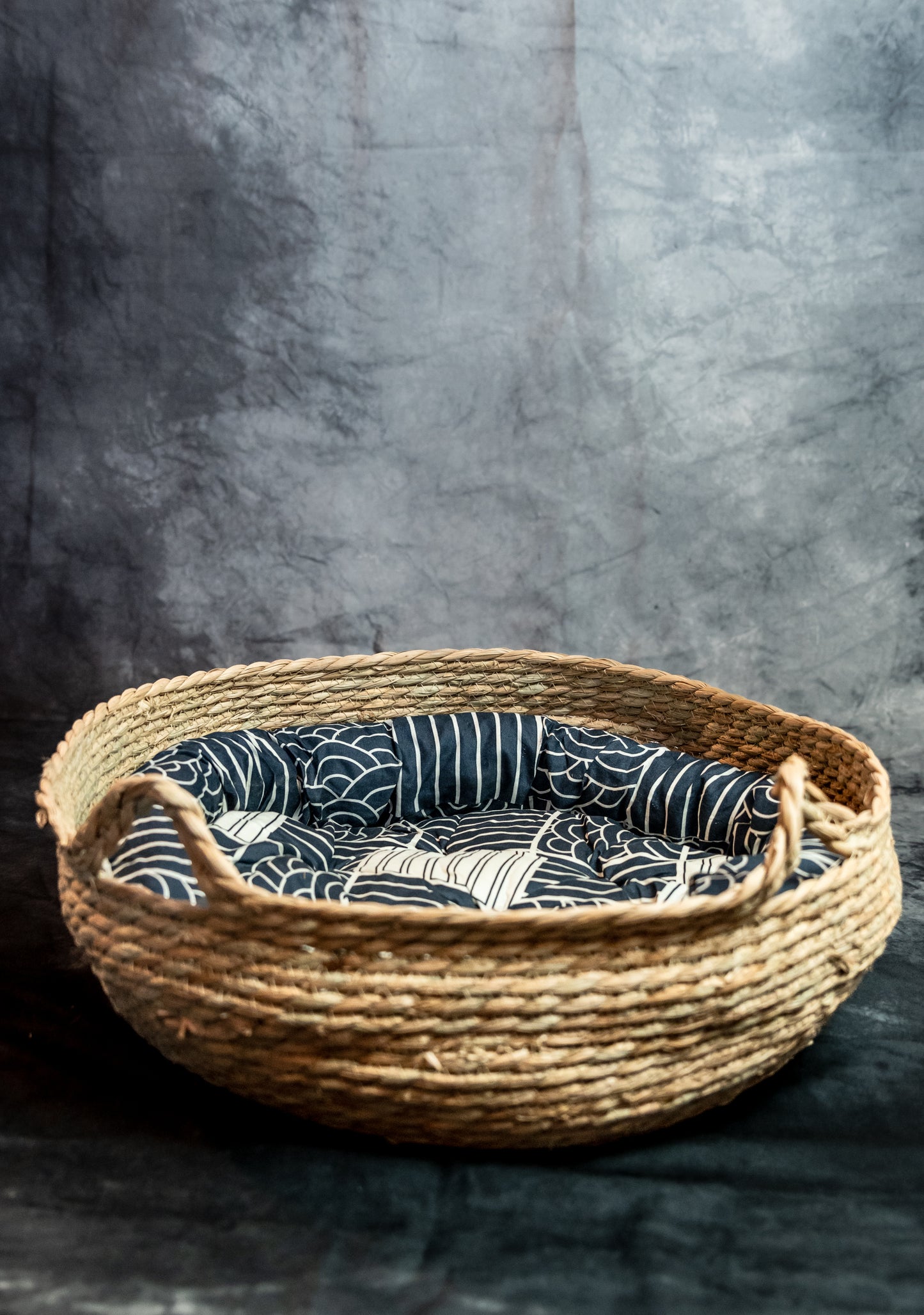 Wicker bed funny ears white and blue