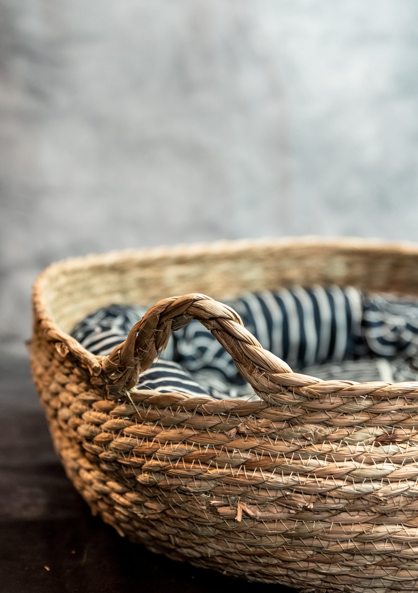 Wicker bed funny ears white and blue