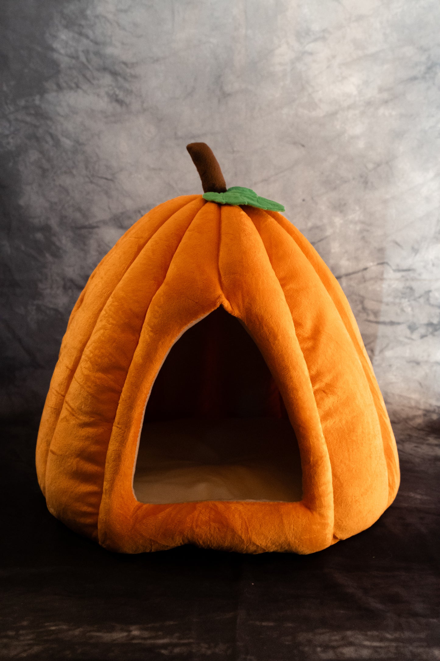 Pumpkin shaped bed