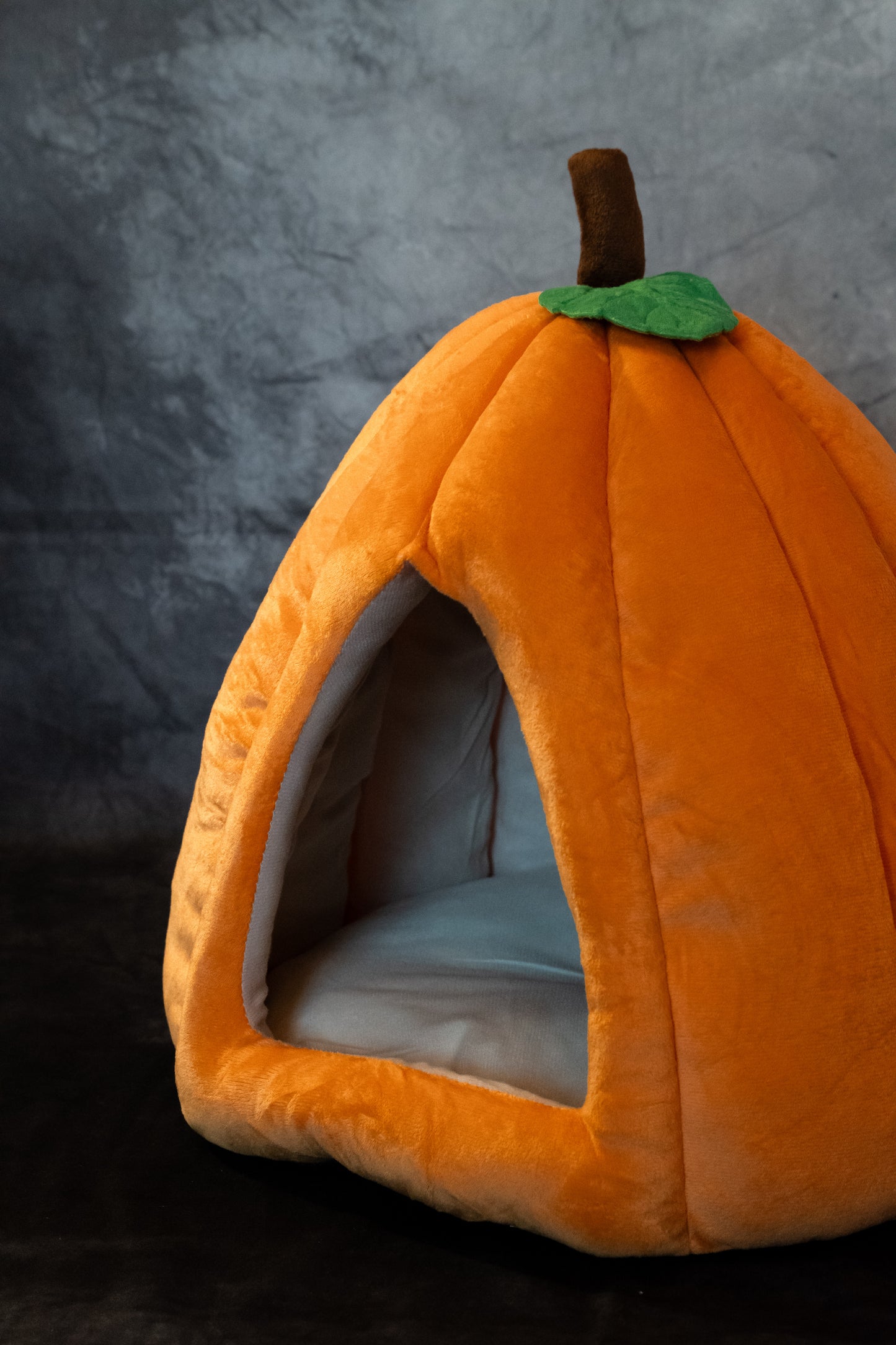 Pumpkin shaped bed